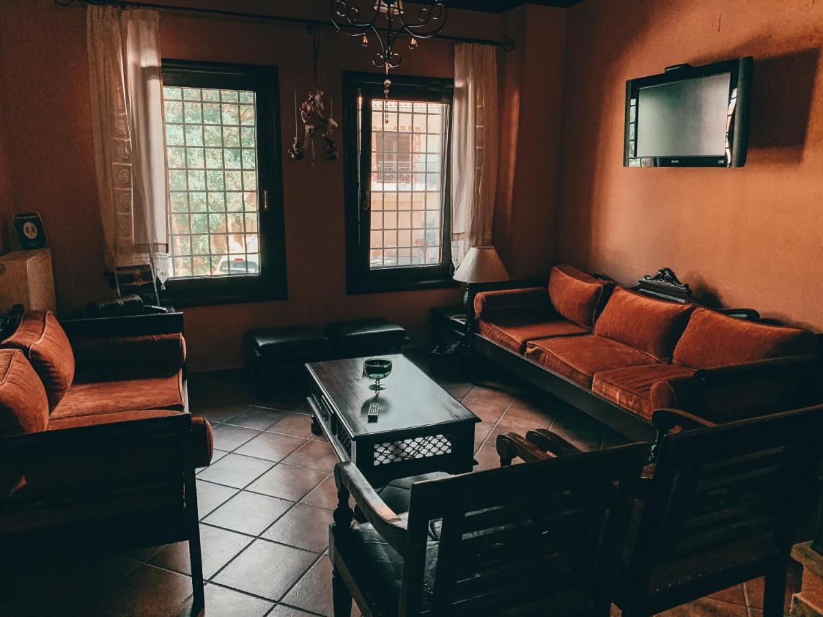 Elena Guesthouse กาลัมปากา ภายนอก รูปภาพ