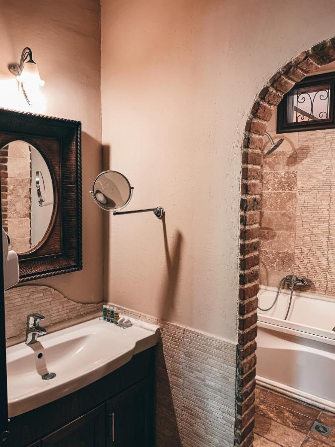 Elena Guesthouse กาลัมปากา ภายนอก รูปภาพ